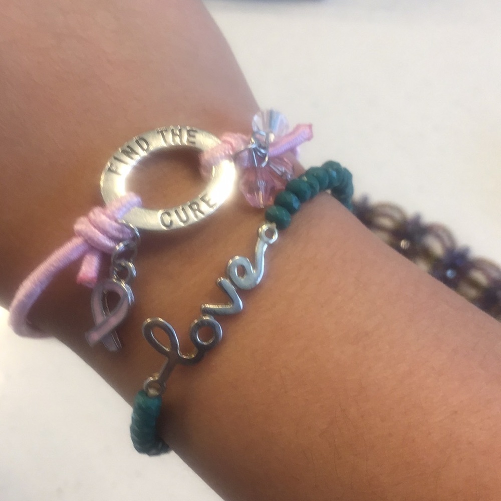 Stretchable bracelet bundle - Picture 5 of 7